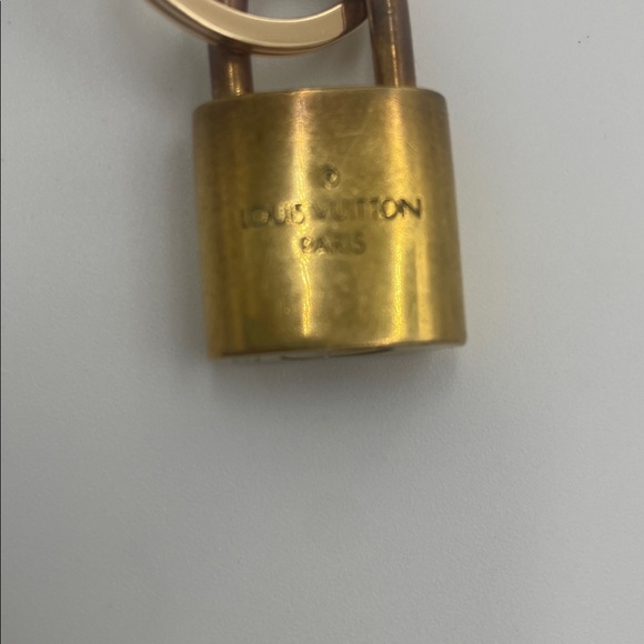 Louis Vuitton 309 Gold Padlock with Keyring - Picture 3 of 4